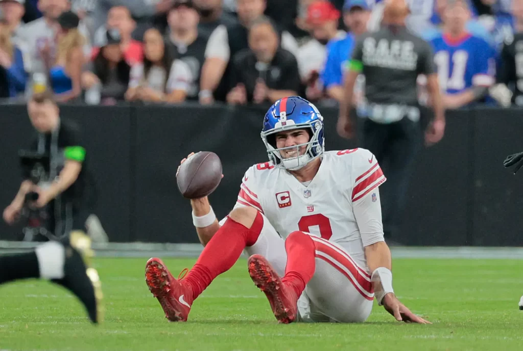 Giants' QB Daniel Jones exhibiting pain from injury.